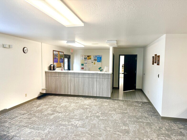 More Photos Of 808-810 Progress Dr, Farmington Office For Sale