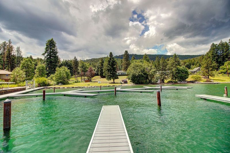 More Photos Of 23113 Rollins Lakeshore Dr, Rollins General Retail For Sale