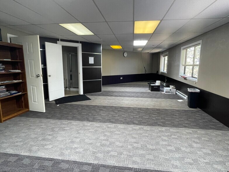 More Photos Of 8528 123rd St, Surrey Warehouse For Lease