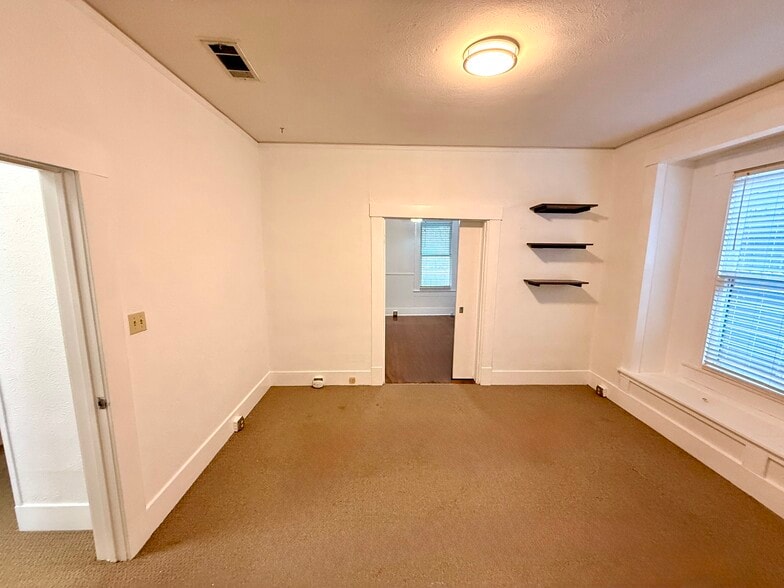 More Photos Of 108 W 38th St, Austin Loft Creative Space For Lease