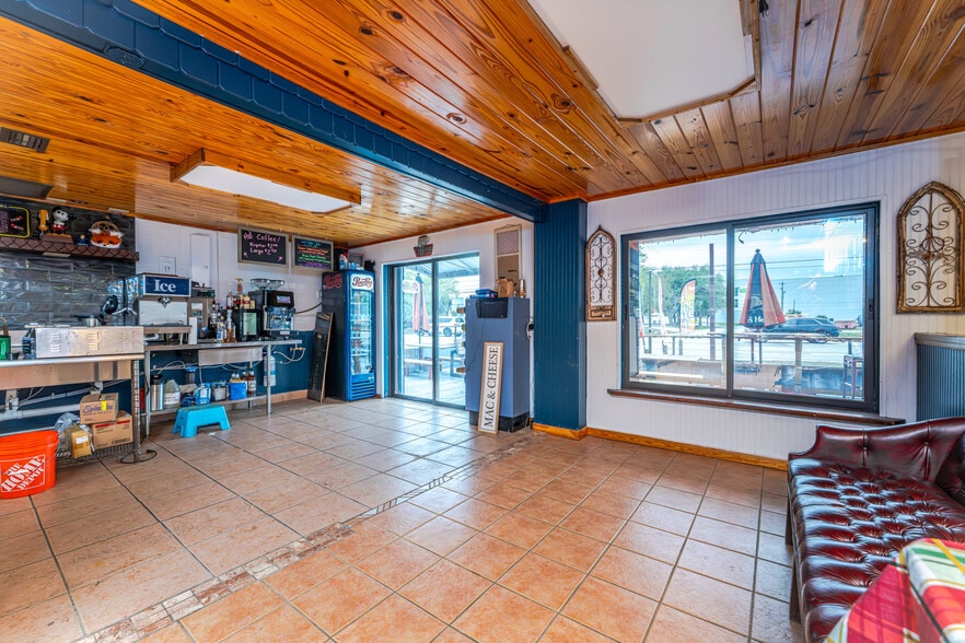 More Photos Of 23064 Harbor View Rd, Port Charlotte Warehouse For Sale