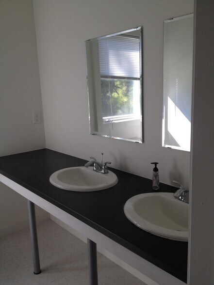 More Photos Of 2035 Manchester St NE, Atlanta Loft Creative Space For Lease