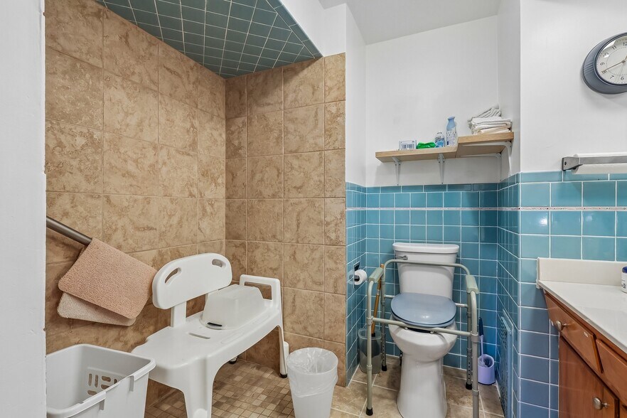 More Photos Of 836 Jacoby Rd, Copley Healthcare For Sale