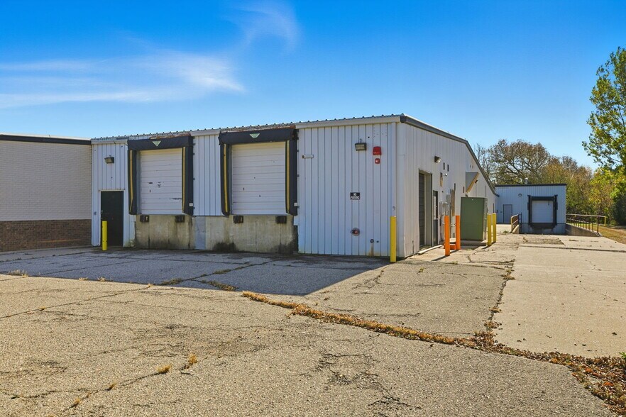 More Photos Of 310 34th Ave W, Alexandria Freestanding For Sale