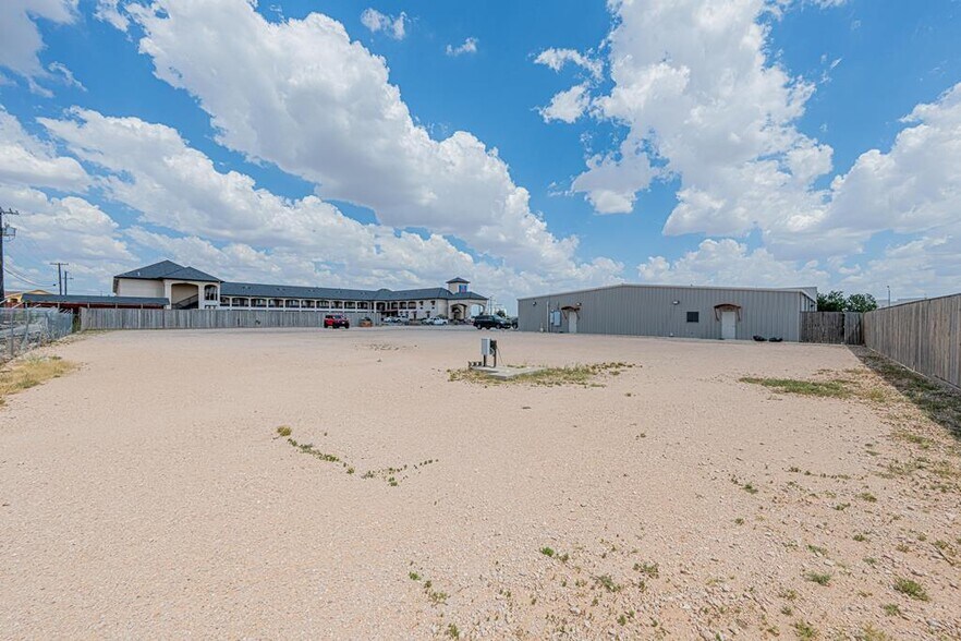 More Photos Of 650 S John Ben Shepperd Pky, Odessa Office For Sale