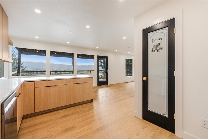 More Photos Of 520 Columbia St, Cathlamet Apartments For Sale