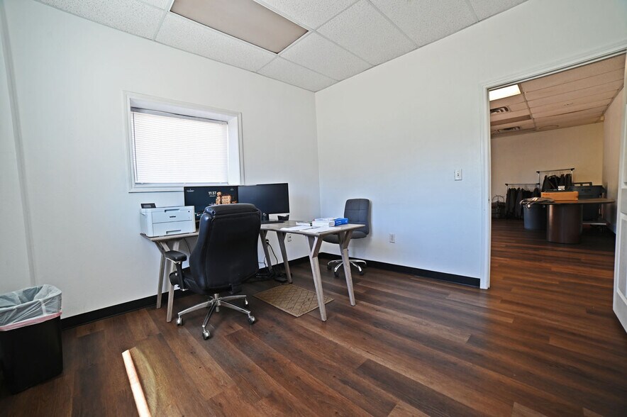 More Photos Of 400 Southport Rd, Kilgore Warehouse For Sale