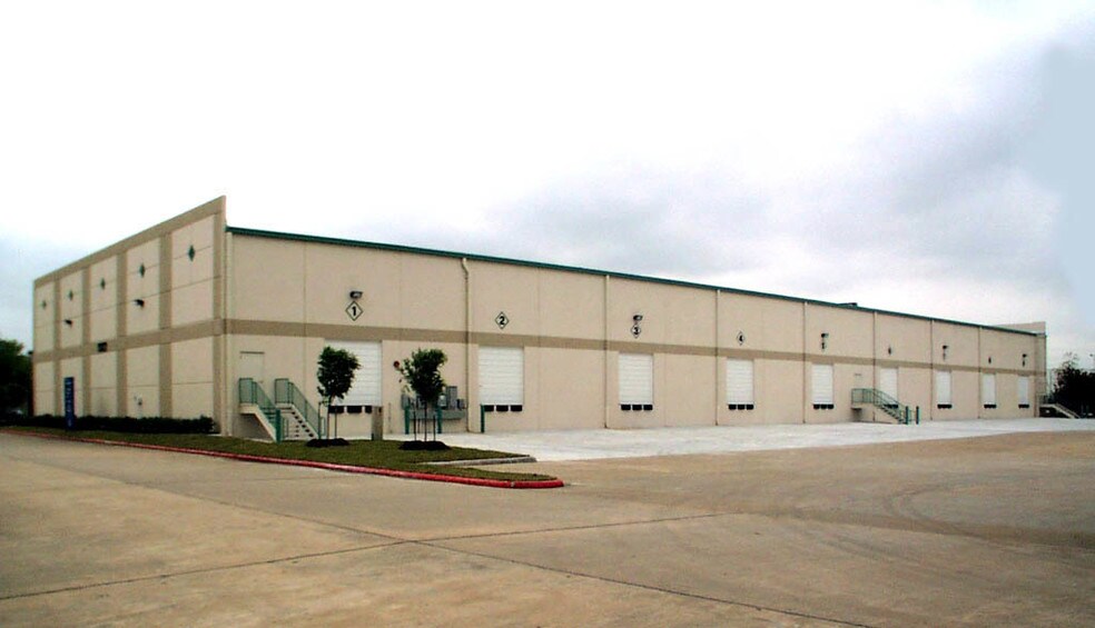 More Photos Of 1922 Rankin Rd, Houston Light Distribution For Lease