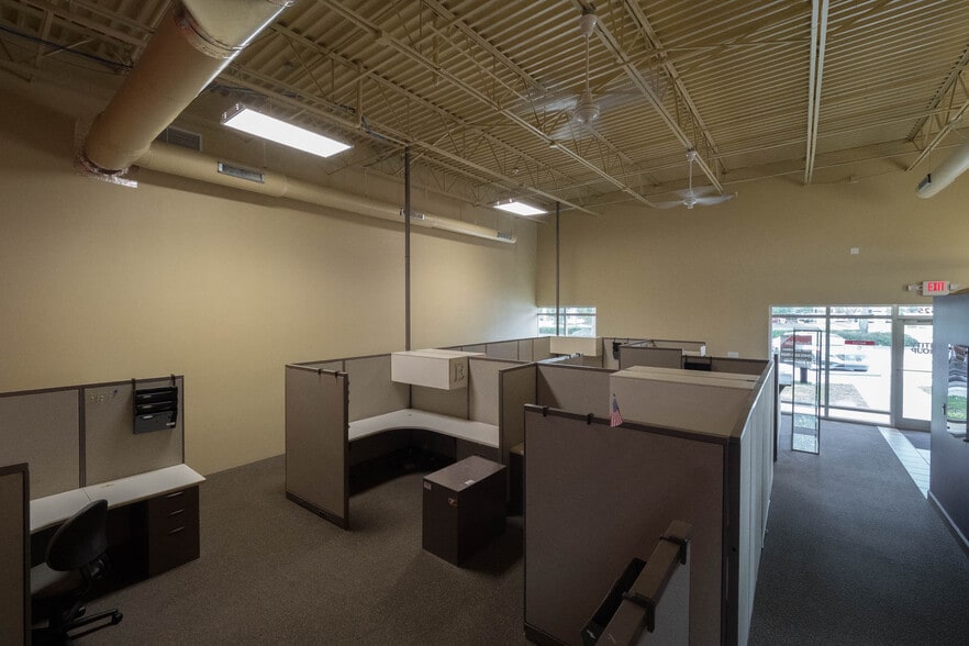 More Photos Of 7525 Pennsylvania Ave, Sarasota Office For Lease