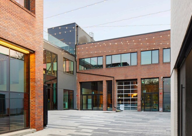 Primary Photo Of 946-952 Queen St W, Toronto Office For Lease