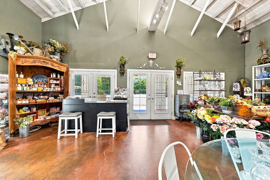 More Photos Of 870 Hartnell Ave, Redding Garden Center For Sale