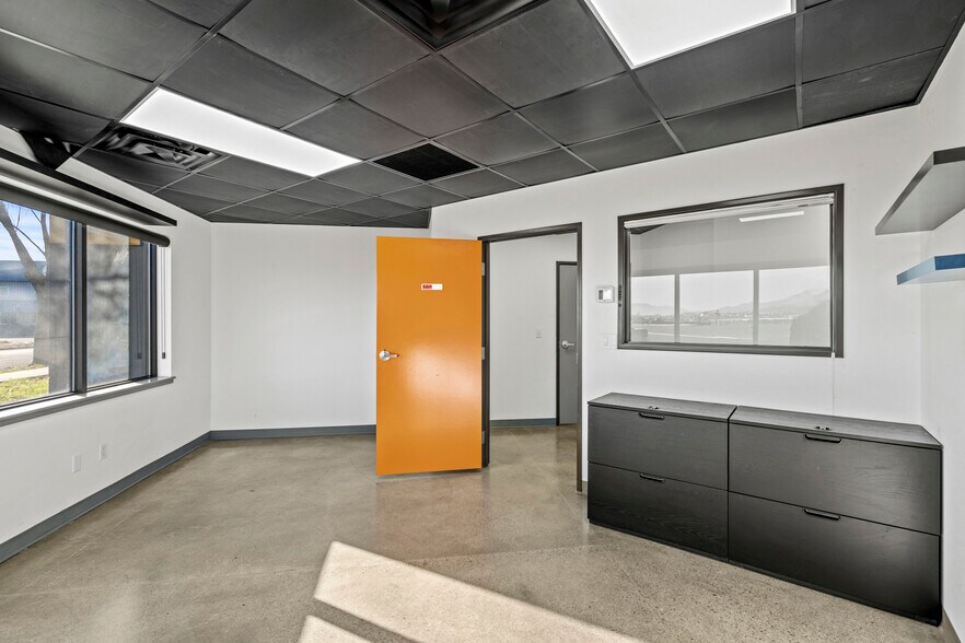 More Photos Of 4731 Industry Dr, Medford Light Manufacturing For Sale