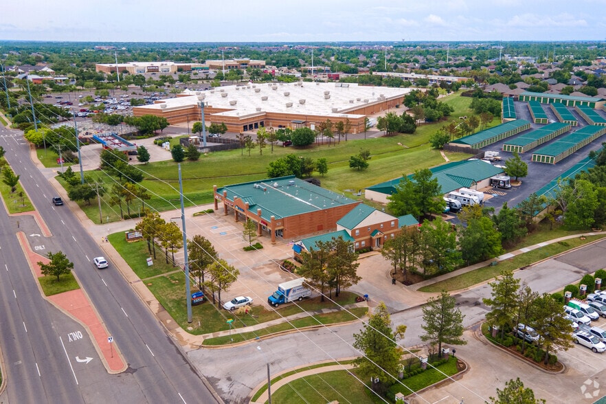 More Photos Of 1010-1022 N Santa Fe St, Edmond Unknown For Lease