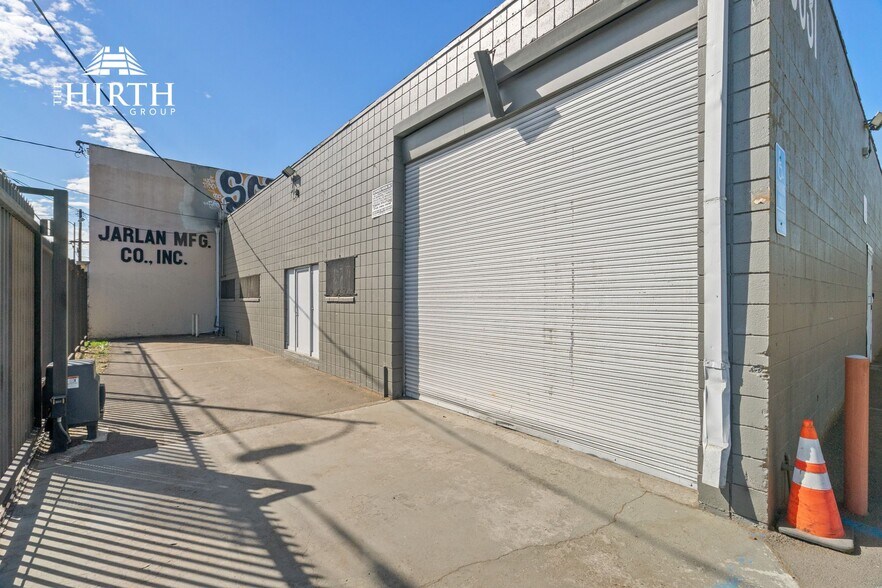 More Photos Of 8625 Avalon Blvd, Los Angeles Distribution For Sale