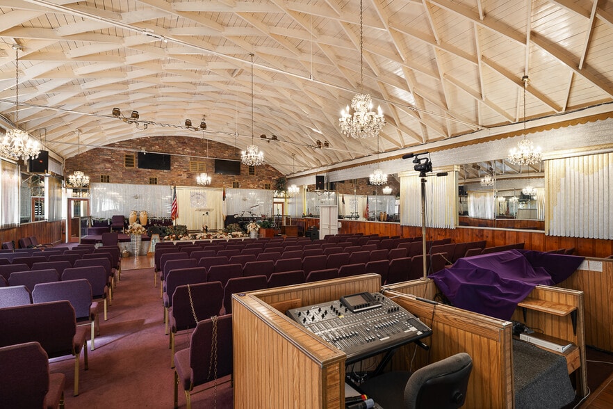 More Photos Of 8461 S San Pedro St, Los Angeles Religious Facility For Sale