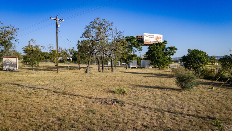 More Photos Of 3 Holiday Rd, Comfort Land For Lease