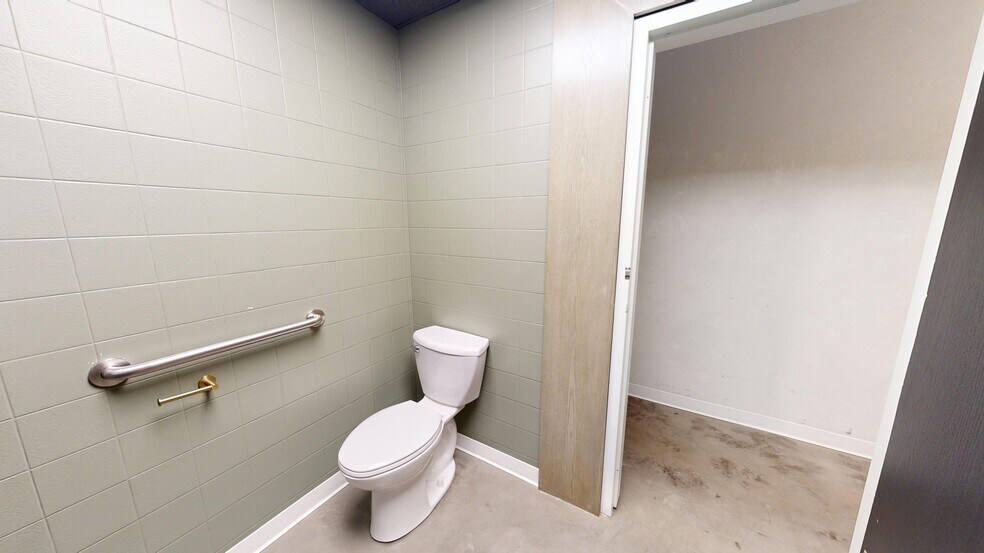 More Photos Of 4810 50 st, Stettler Flex For Lease