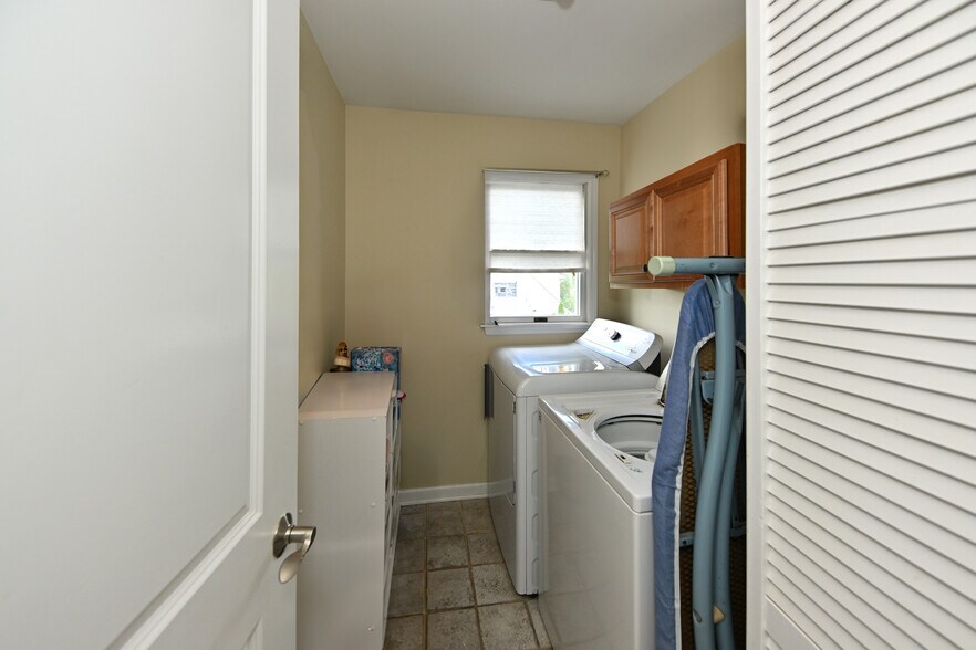 More Photos Of 253 Madison Ave, Wyckoff Storefront Retail Residential For Sale