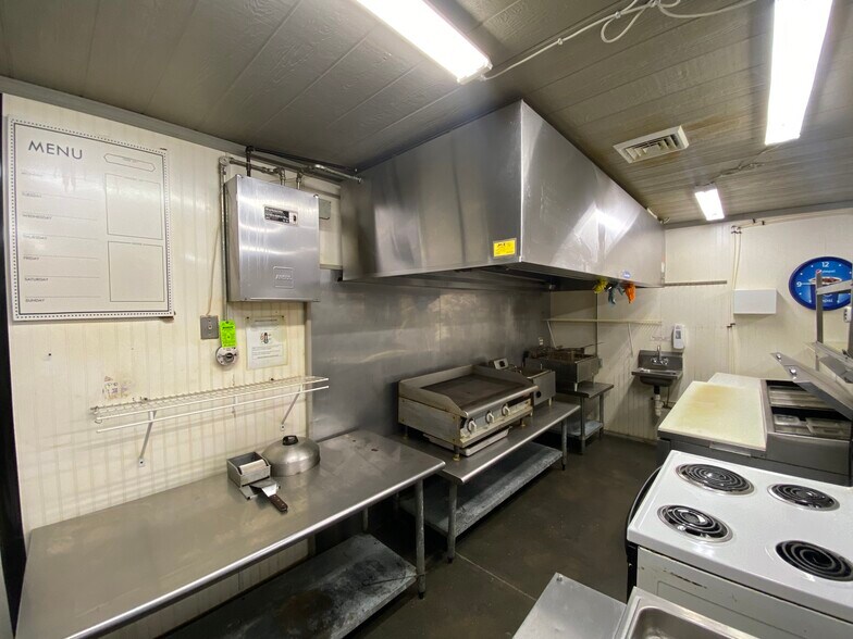 More Photos Of 215 S Washington Ave, Walnut Grove Restaurant For Sale