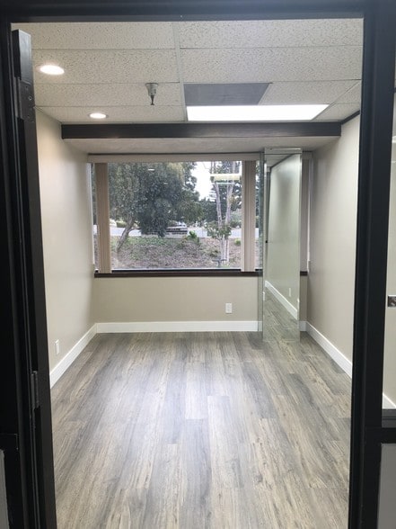 More Photos Of 674 County Square Dr, Ventura Office For Sale