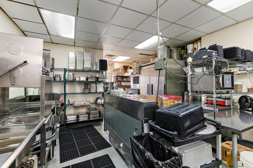 More Photos Of 112 S Maple St, Sycamore Restaurant For Sale