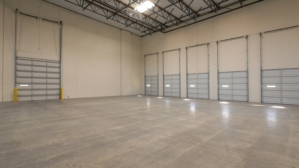 More Photos Of 1998 Surveyor Ave, Simi Valley Warehouse For Lease