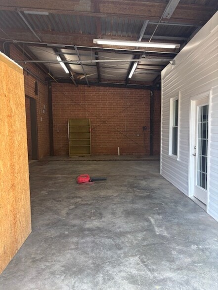 More Photos Of 2026 Kingsley Dr, Albemarle Manufacturing For Lease