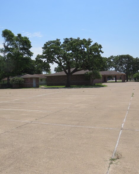 More Photos Of 626 W Main St, Fairfield Lodge Meeting Hall For Lease