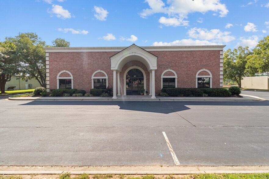 More Photos Of 147 Cedar Pointe Dr, Mooresville Research And Development For Lease