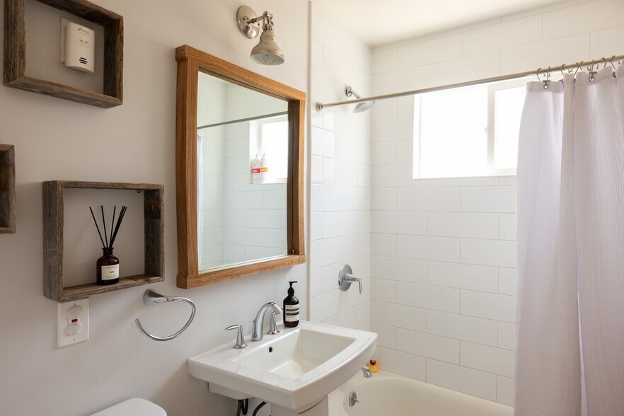 More Photos Of 4852 S Centinela Ave, Los Angeles Multifamily For Sale
