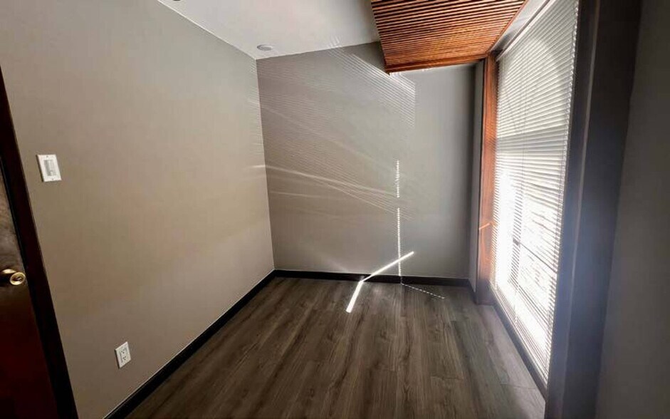 More Photos Of 5400 Phoenix Ave NE, Albuquerque Office For Lease