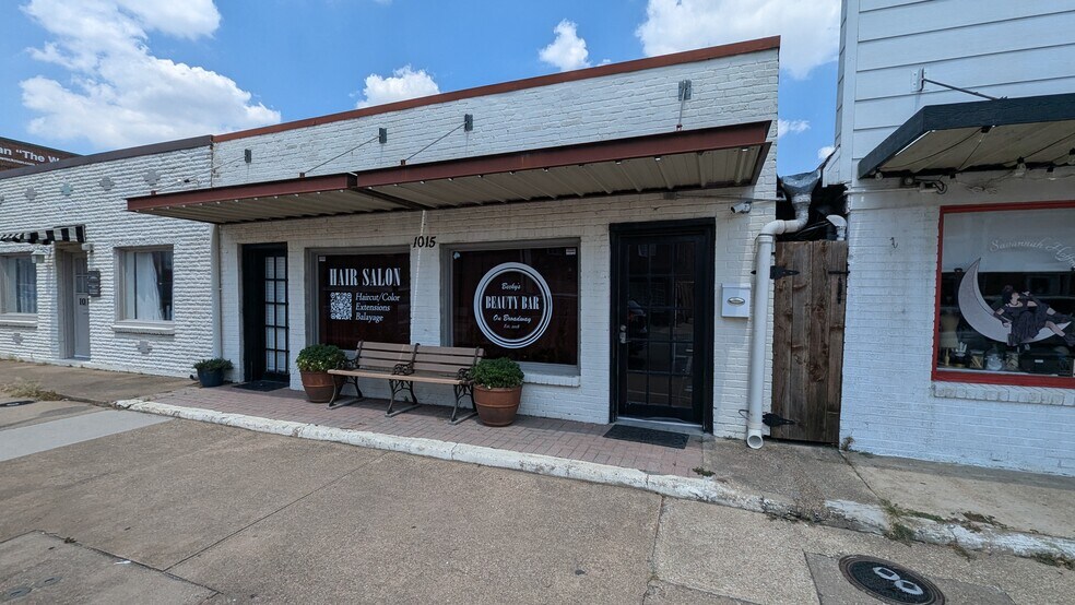 More Photos Of 1015 S Broadway St, Carrollton Storefront For Sale