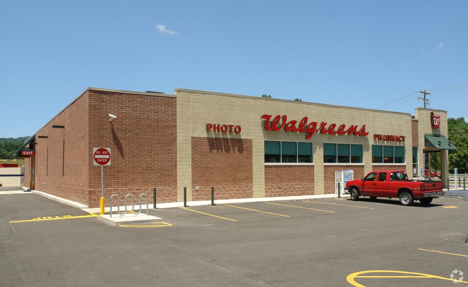 More Photos Of 5870 Webster Rd, Summersville Freestanding For Lease