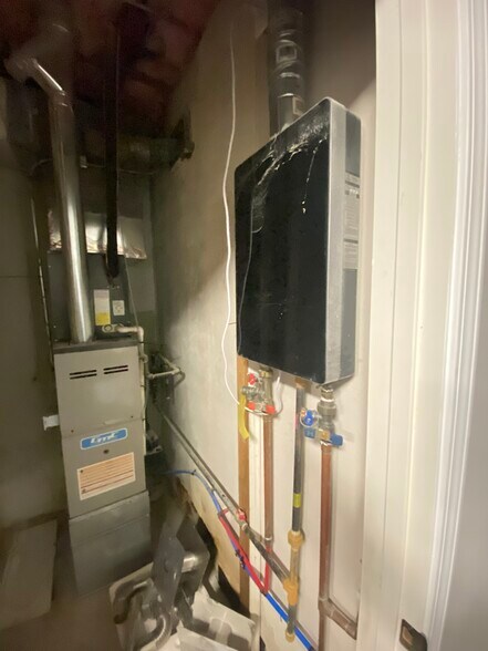 More Photos Of 119 N Main St, Hebron Office For Sale