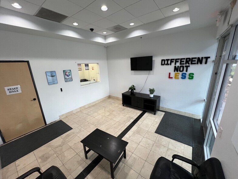 More Photos Of 5765 S Rainbow Blvd, Las Vegas Office For Lease