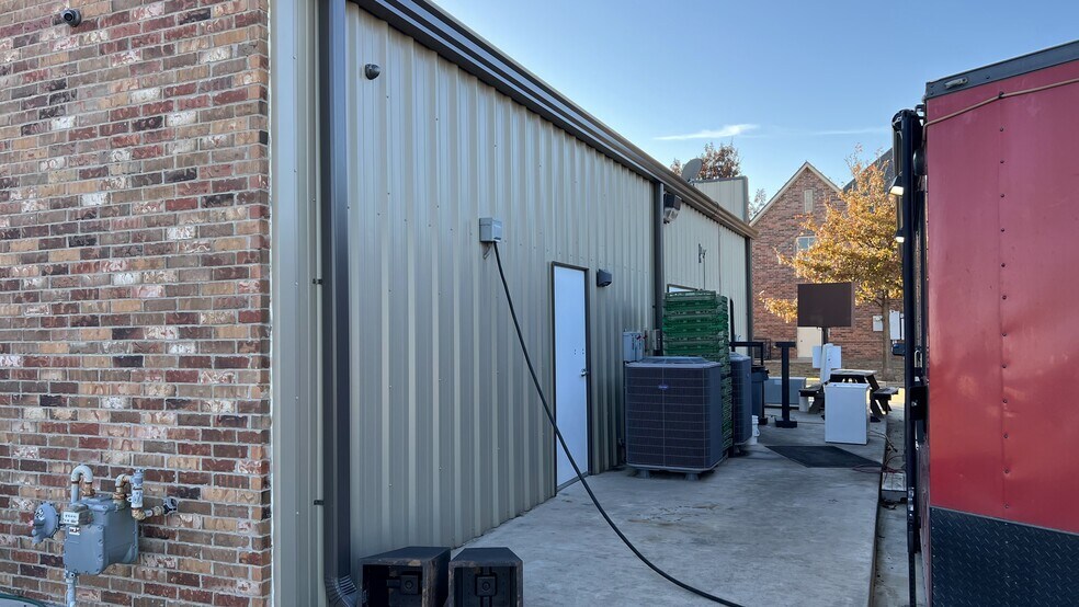 More Photos Of 1107 NW 32nd St, Newcastle Restaurant For Sale