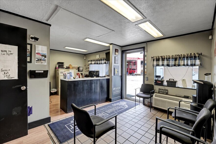More Photos Of 133 W Blue Lick Rd, Shepherdsville Auto Repair For Sale