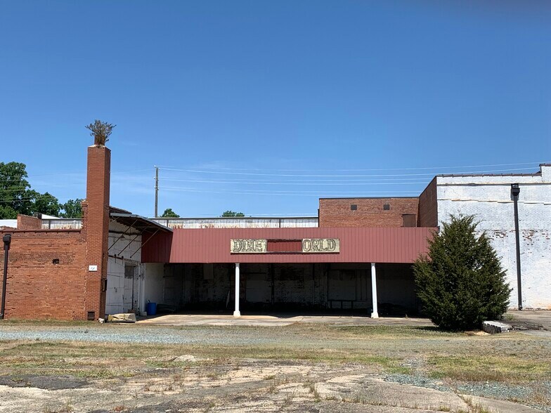 More Photos Of 208 W 2nd St, Siler City Manufacturing For Sale