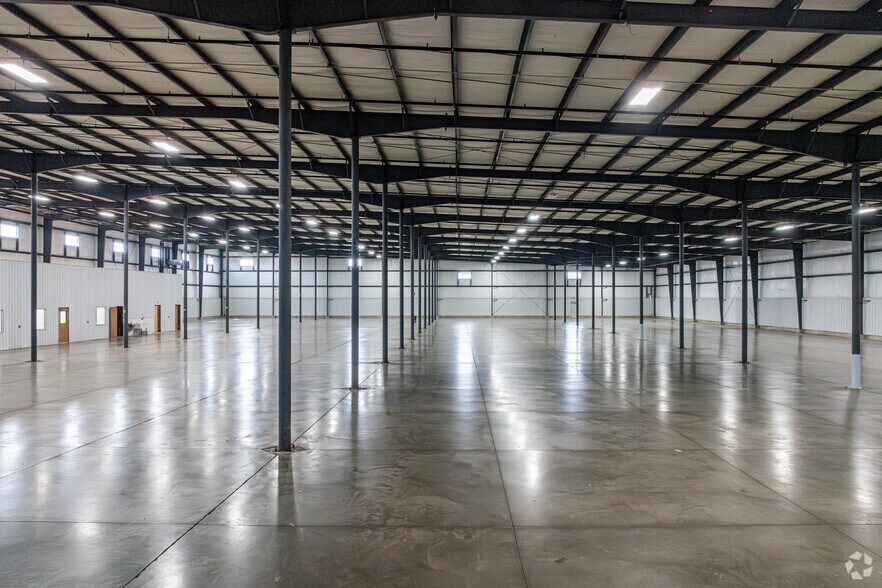 More Photos Of 1060 Commerce Dr, Farwell Manufacturing For Sale