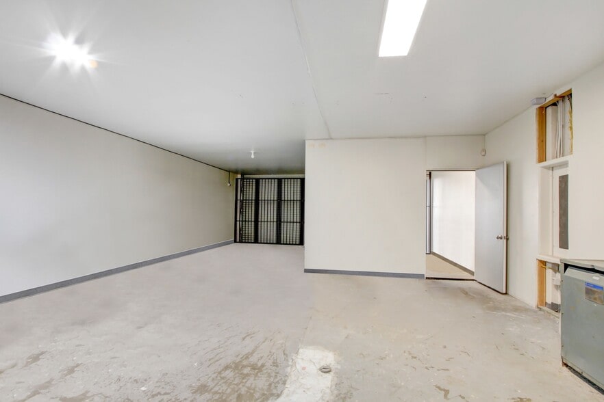 More Photos Of 21352 Nordhoff St, Chatsworth Light Manufacturing For Sale