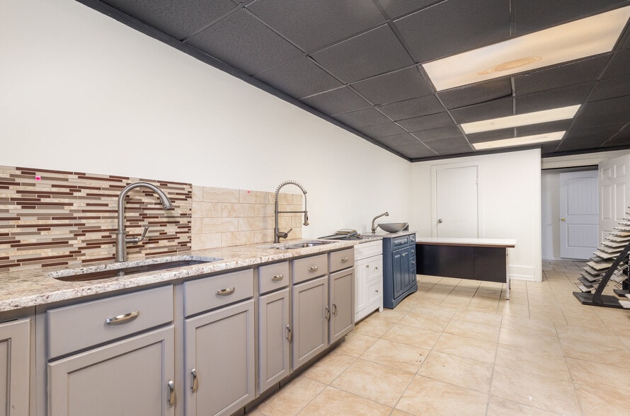 More Photos Of 6603 Dixie Hwy, Florence Freestanding For Sale