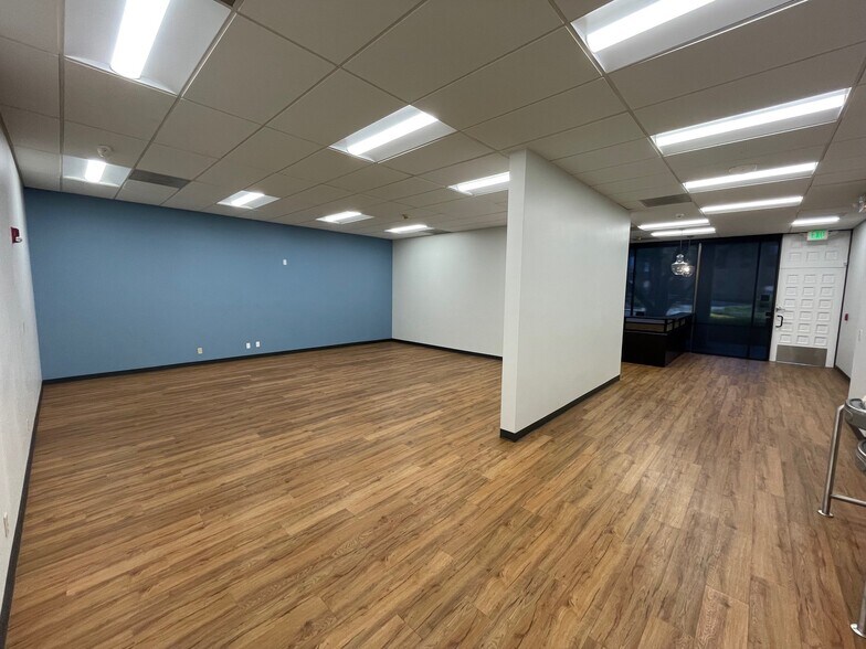 More Photos Of 2650-2656 E Bayshore Rd, Palo Alto Light Manufacturing For Lease