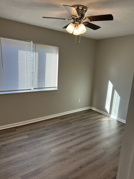 More Photos Of 412 Woodcreek Dr, Radcliff Apartments For Sale