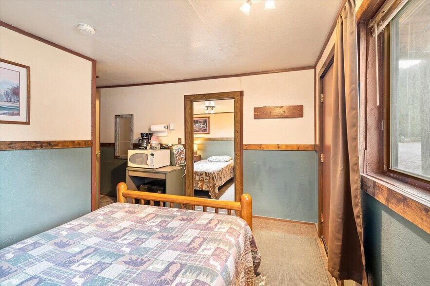 More Photos Of 7000 Graves Creek Rd, Lolo Bar For Sale