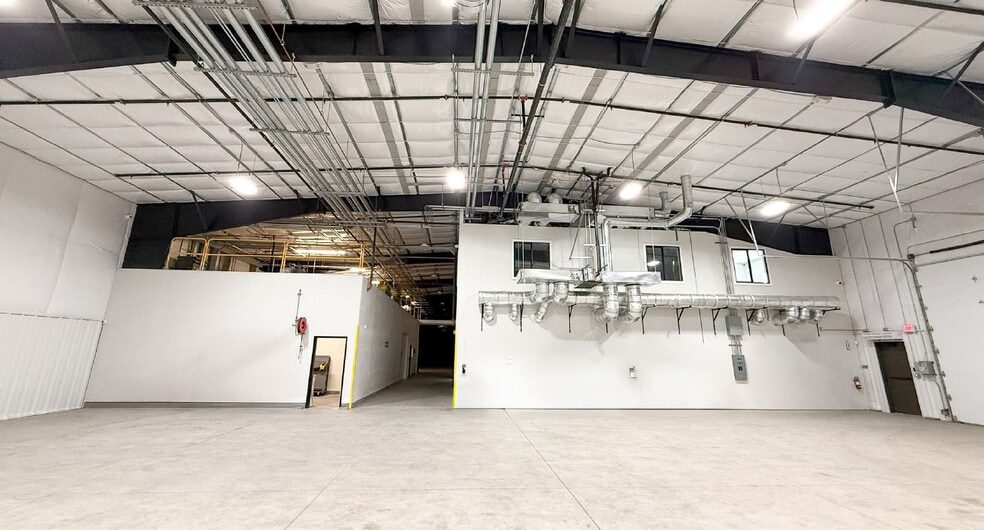 More Photos Of 1450 Enterprise Dr, Lemoore Warehouse For Sale