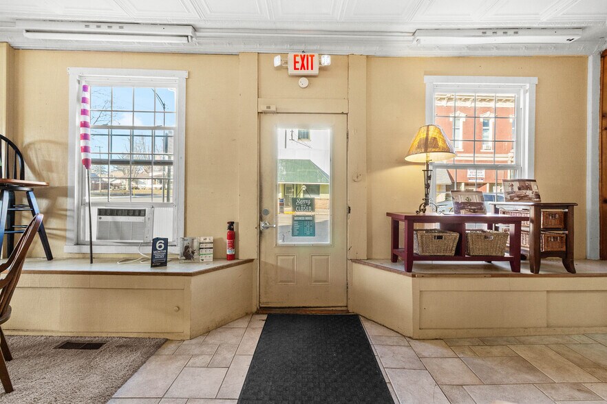 More Photos Of 147 S Springfield St, Saint Paris General Retail For Sale