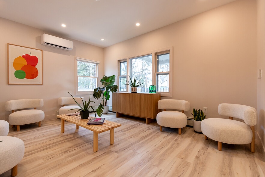 More Photos Of 166 Albany Ave, Kingston Medical For Lease