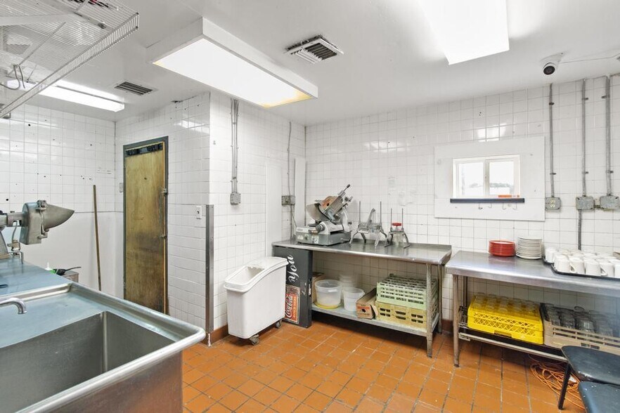 More Photos Of 1725 George Washington Memorial Hwy, Gloucester Point Restaurant For Sale