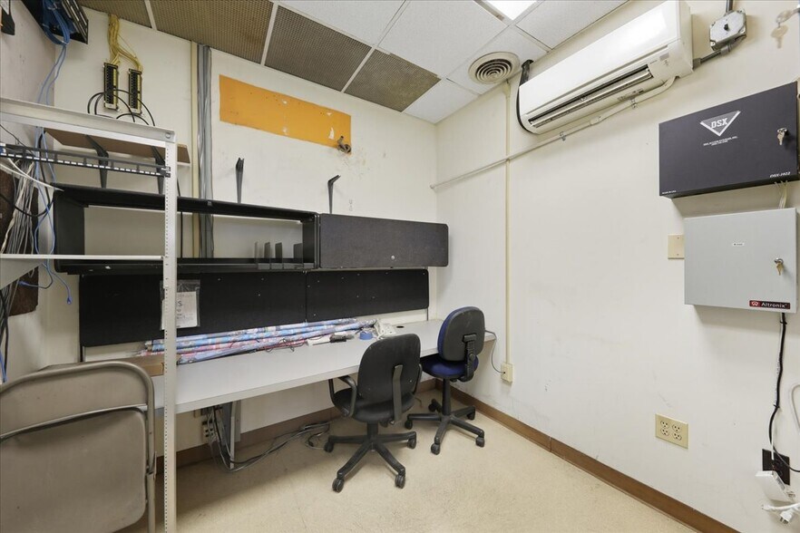 More Photos Of 440 Northland Blvd, Forest Park Manufacturing For Lease
