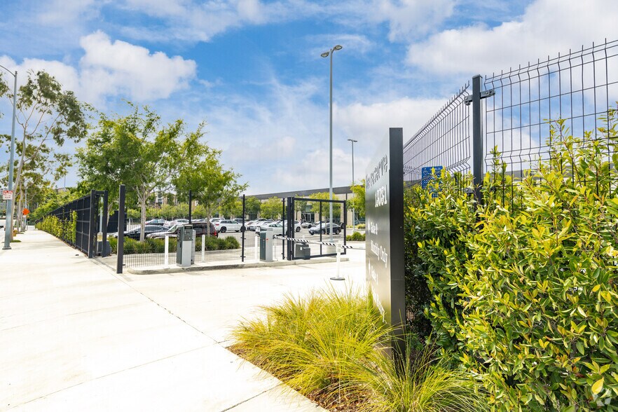 More Photos Of 13031 W Jefferson Blvd, Los Angeles Unknown For Lease